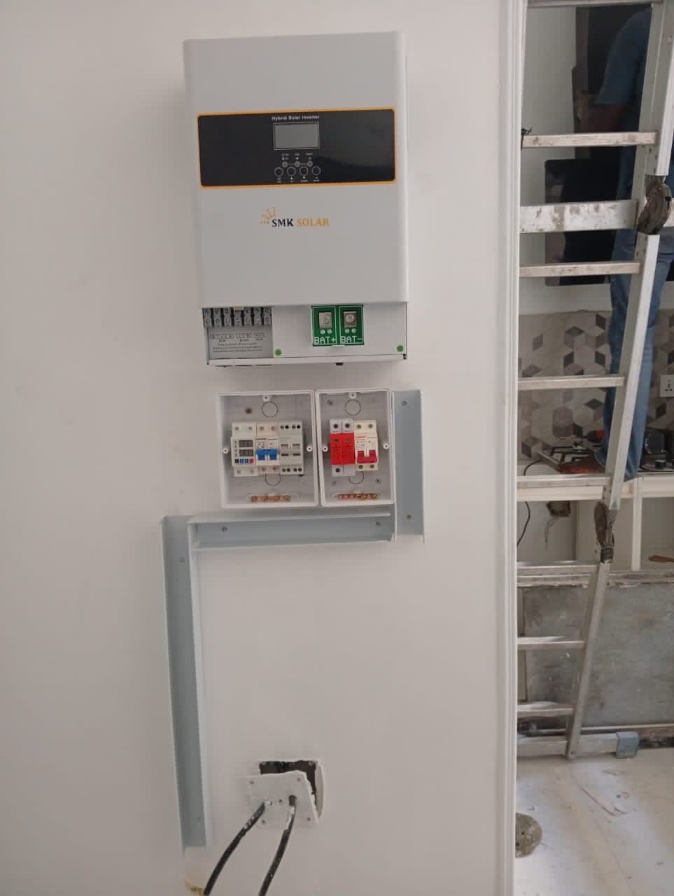 Hybrid inverter with electrical distribution board